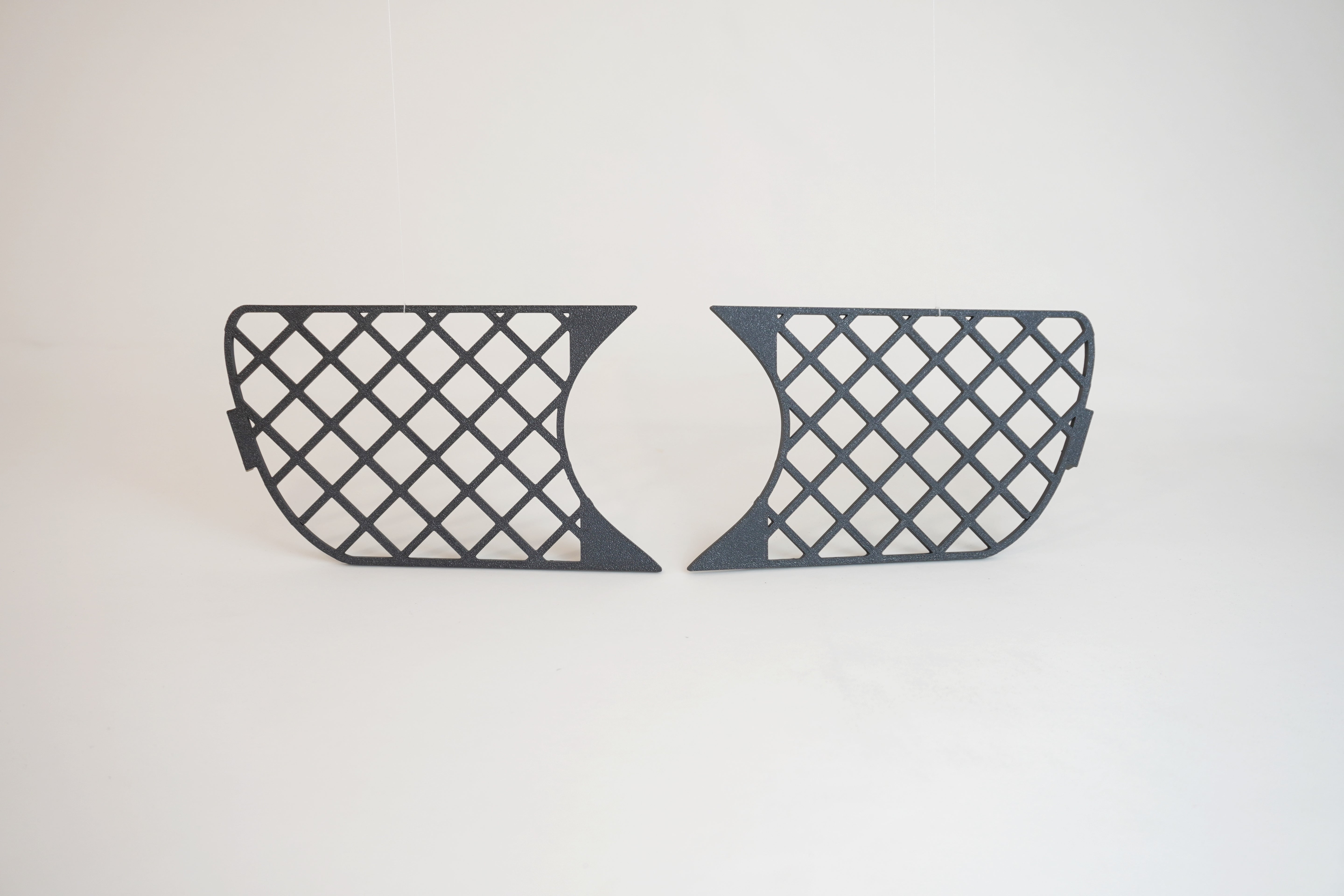 Fog light grilles compatible with BMW E46